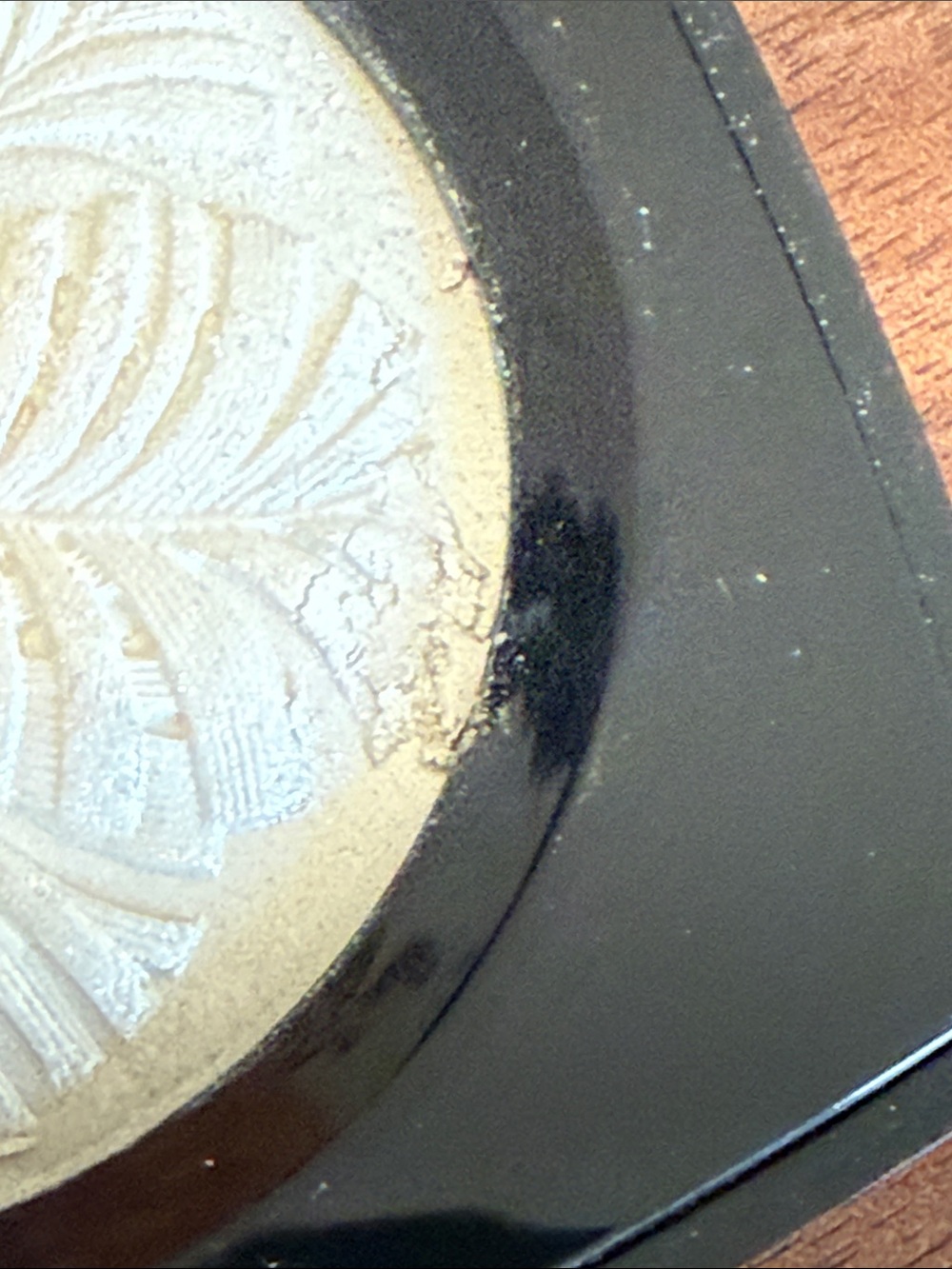 CHANEL Black Camélia de Plumes Highlighting Powder Compact - Picture 5 of 5